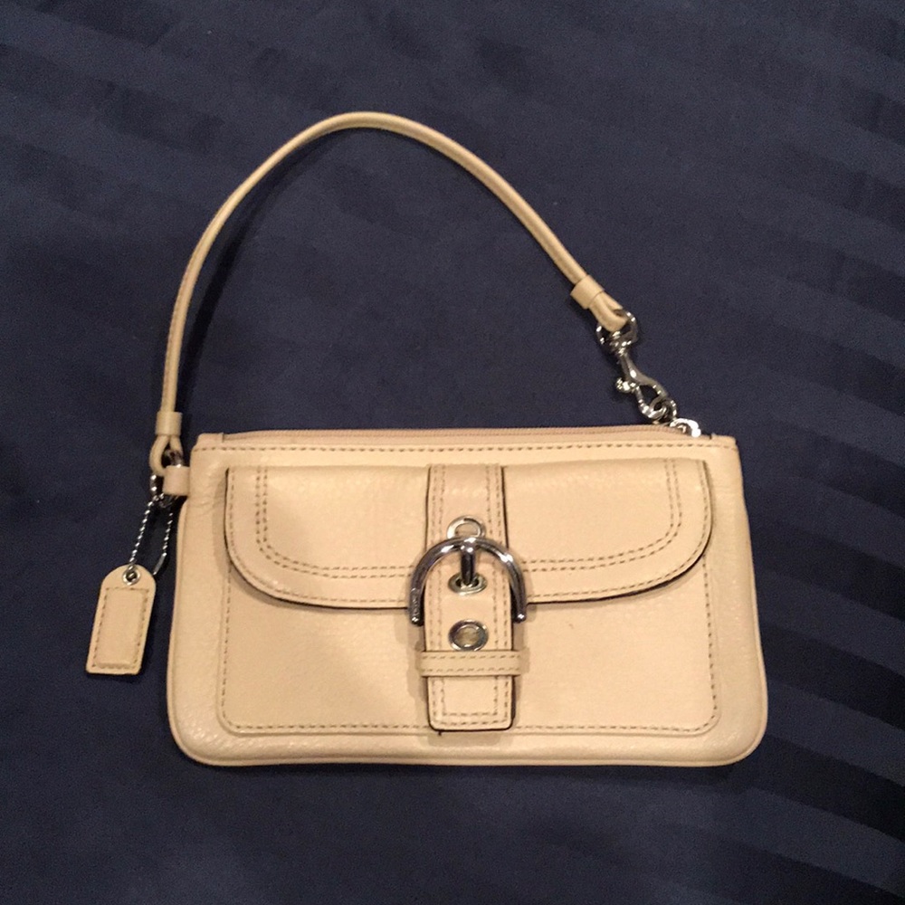 COACH Pebbled Leather Cream Wristlet Wallet